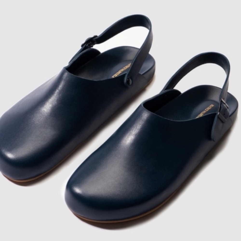 Beatrice Valenzuela navy leather clog size 9